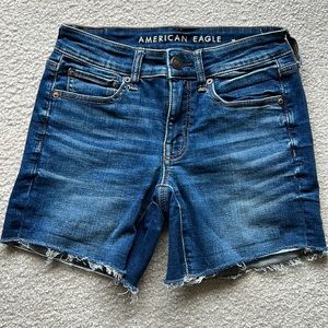 American eagle , super stretch demin shorts, size2
